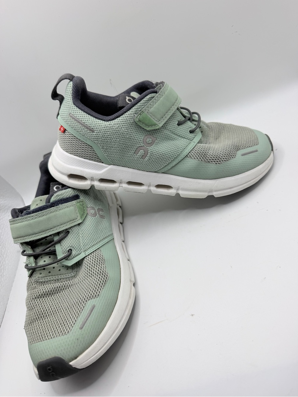 On Running Kids Mint Green and Gray Hook-and-Loop Sneakers